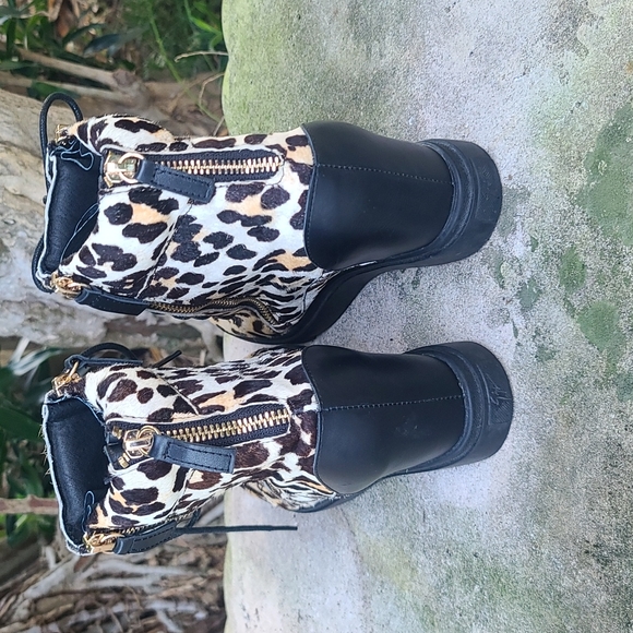 Giuseppe Zanotti Leopard-Print Calf Hair Wedge Sneaker Size 39 EUC - Picture 5 of 16